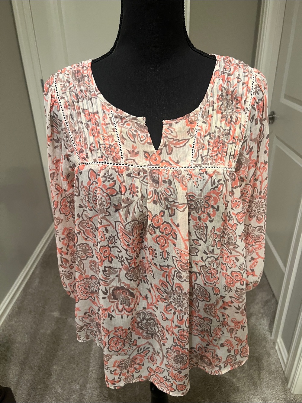 Forever 21 Coral & Gray Floral Pintuck Peasant Top